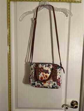 Koltov Women's Floral Vinyl Shoulder Handbag Purse 3 Zipper Compartments